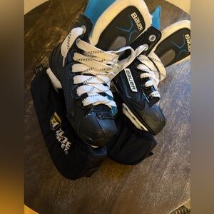 Bauer Youth Hockey Skates Black & Blue Like New Size Y11 — Barely Used!
